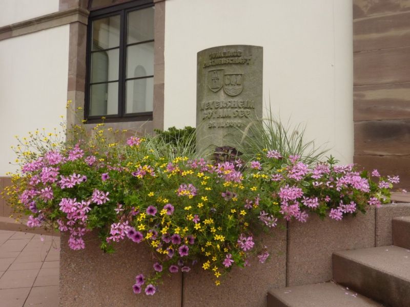 La pierre en grès commémorative du jumelage avec Rot am See (2000)  ©Commune de Weyersheim