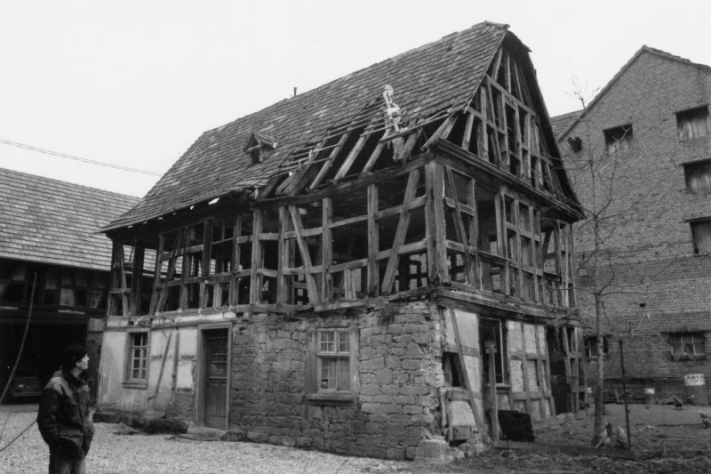 Maison à colombages du XVIIIe siècle (re)montée au 8 rue de l