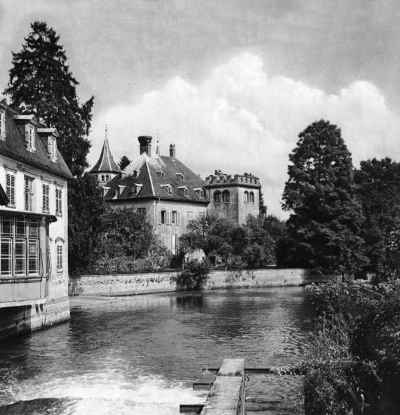 Vue du château de la famille de Schauenbourg depuis le moulin ©Geudertheim, le grenier aux images, Carré Blanc Editions, 2005, coll. Mémoires de vies ® 