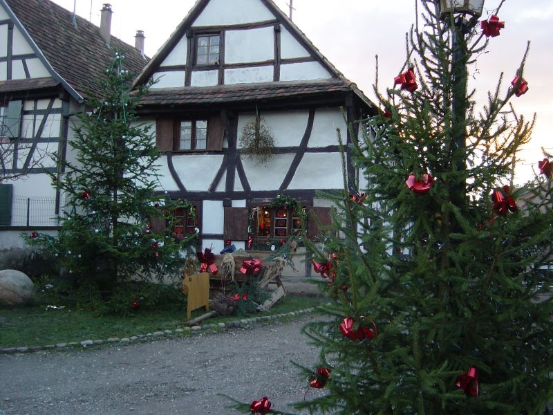 Maison archaïque en 2003 du temps de Noël ©CCBZ