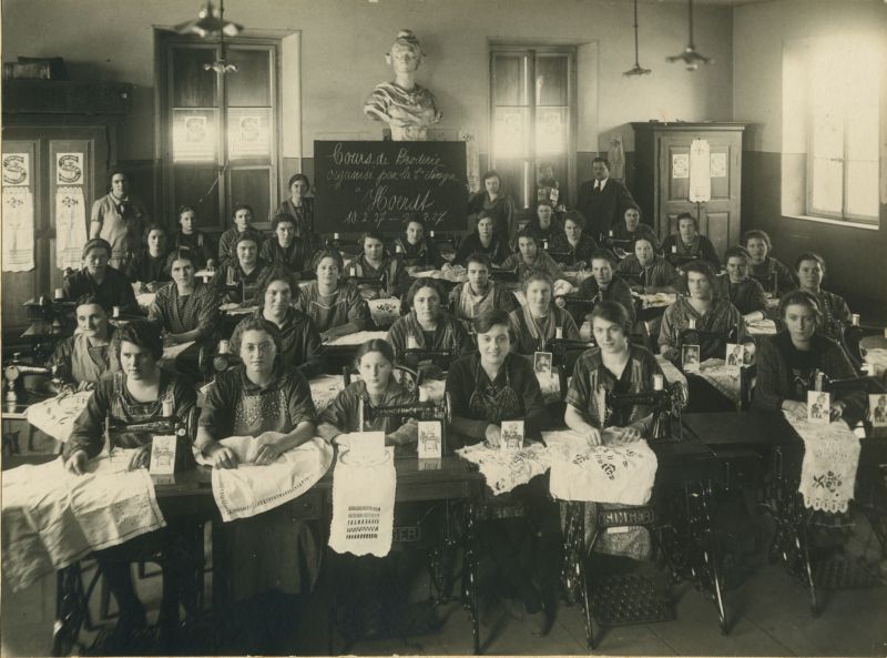 Cours de broderie à Hoerdt en février 1927 ©Hoerdt, images d